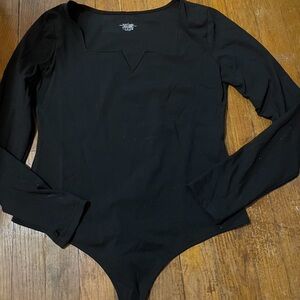 BUNDLE 3 bodysuits never worn